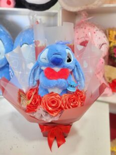 Personaje con rosas eternas- Sticht