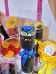 Rosa eterna por unidad, empaque de lujo.